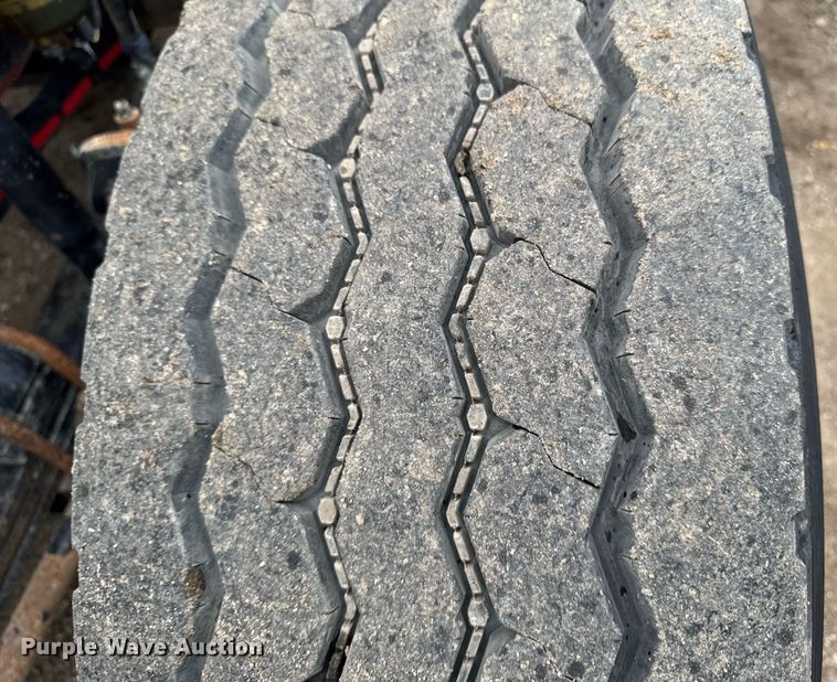 image for item DV2576 2013 Kenworth T800 dump truck