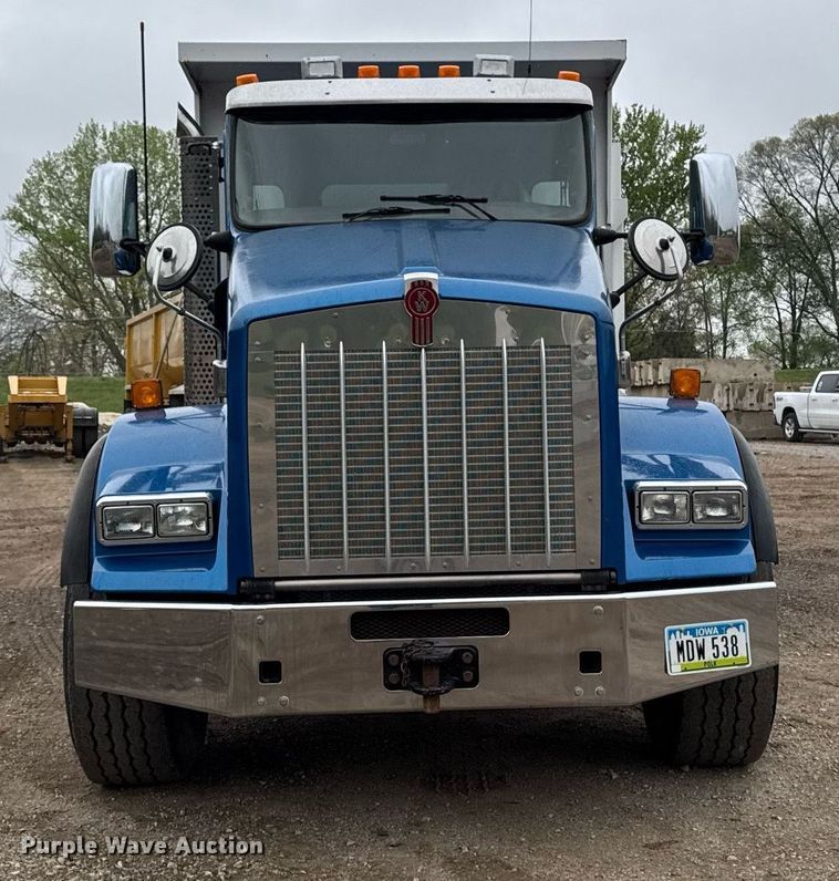 image for item DV2577 2013 Kenworth T800 dump truck