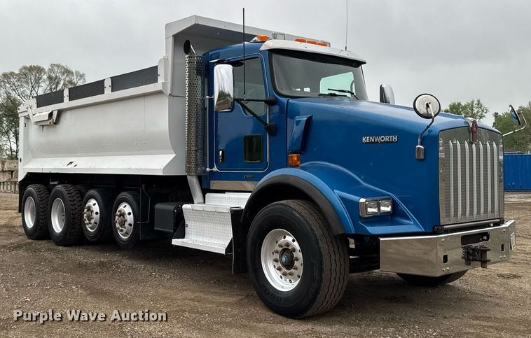 image for item DV2577 2013 Kenworth T800 dump truck