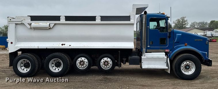 image for item DV2577 2013 Kenworth T800 dump truck