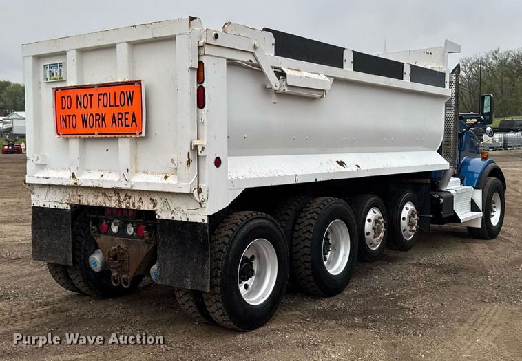 image for item DV2577 2013 Kenworth T800 dump truck