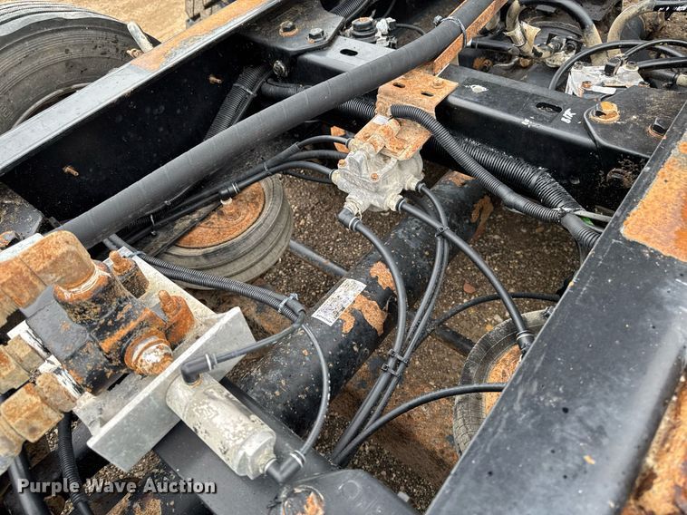 image for item DV2577 2013 Kenworth T800 dump truck