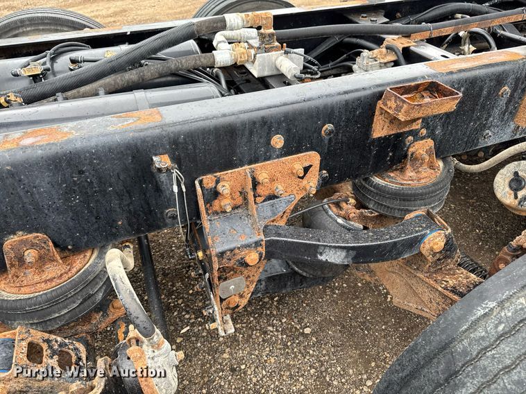 image for item DV2577 2013 Kenworth T800 dump truck