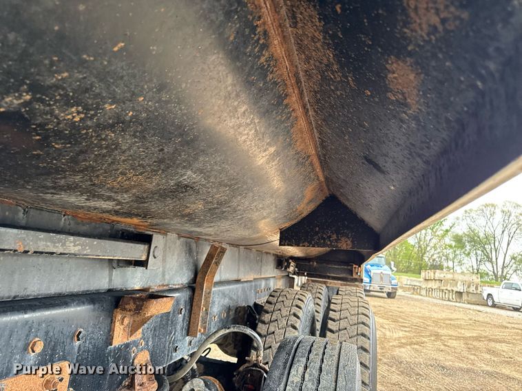 image for item DV2577 2013 Kenworth T800 dump truck