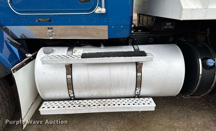 image for item DV2577 2013 Kenworth T800 dump truck