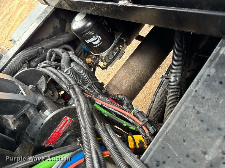 image for item DV2577 2013 Kenworth T800 dump truck