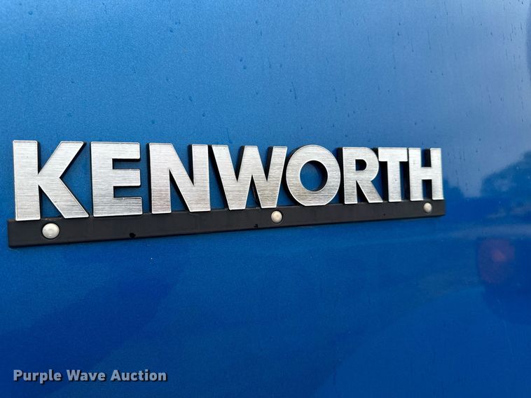 image for item DV2577 2013 Kenworth T800 dump truck