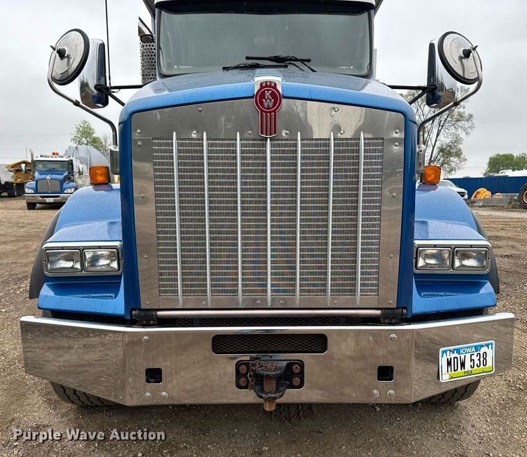 image for item DV2577 2013 Kenworth T800 dump truck