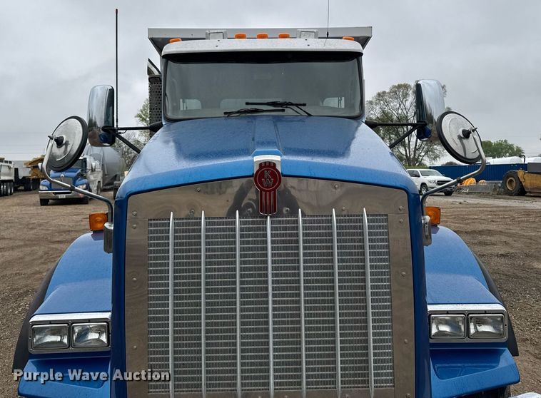 image for item DV2577 2013 Kenworth T800 dump truck