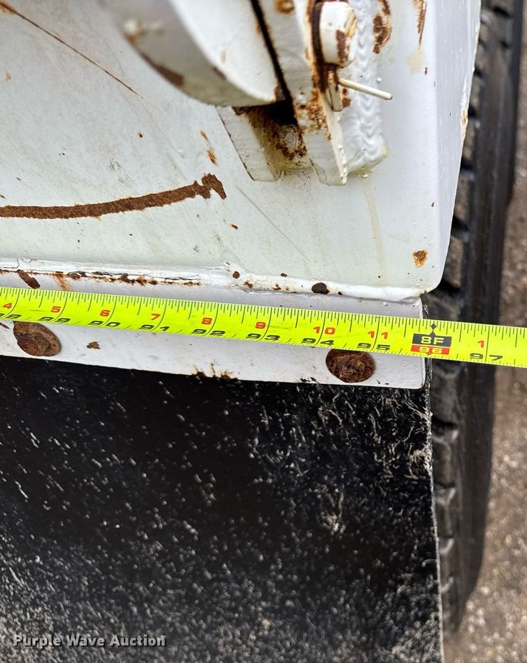 image for item DV2577 2013 Kenworth T800 dump truck