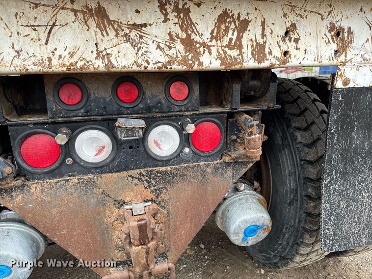 image for item DV2577 2013 Kenworth T800 dump truck