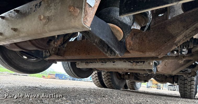 image for item DV2577 2013 Kenworth T800 dump truck