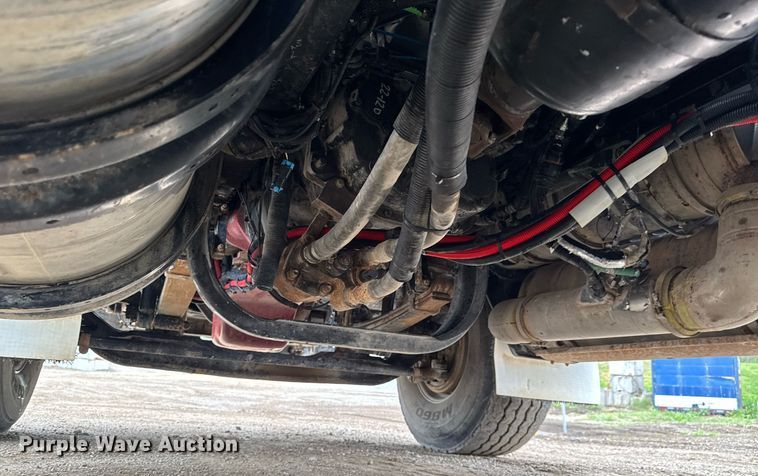 image for item DV2577 2013 Kenworth T800 dump truck