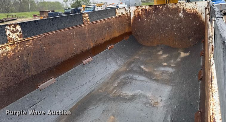 image for item DV2577 2013 Kenworth T800 dump truck