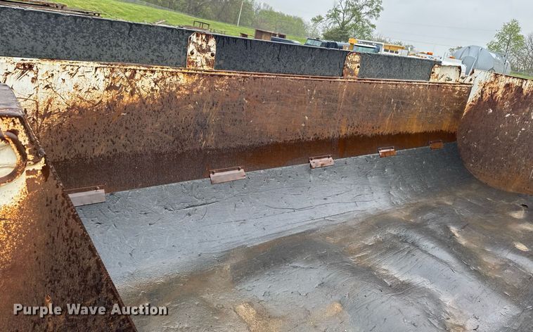 image for item DV2577 2013 Kenworth T800 dump truck