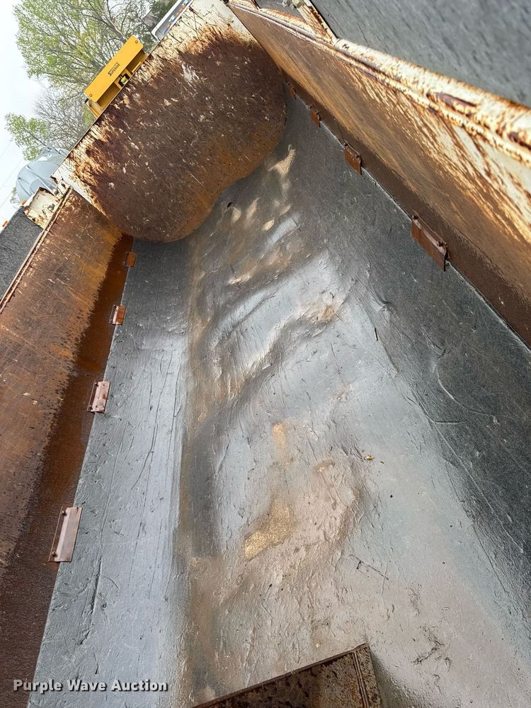 image for item DV2577 2013 Kenworth T800 dump truck