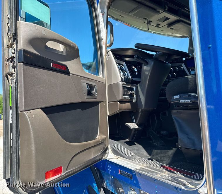 image for item DV2577 2013 Kenworth T800 dump truck