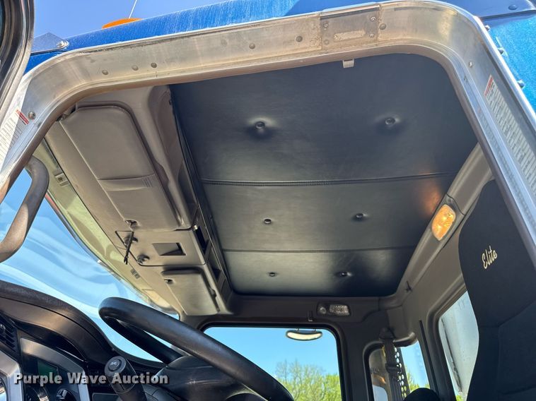 image for item DV2577 2013 Kenworth T800 dump truck