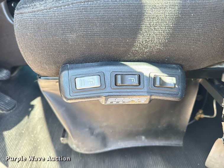 image for item DV2577 2013 Kenworth T800 dump truck