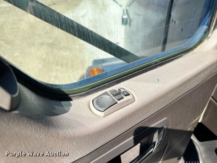 image for item DV2577 2013 Kenworth T800 dump truck