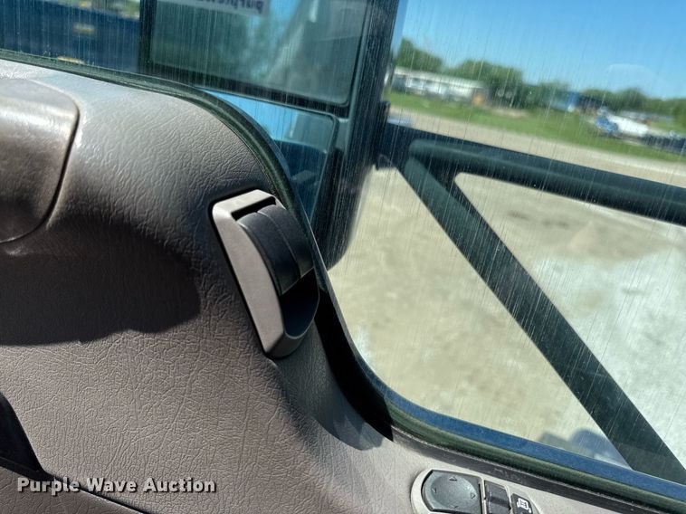 image for item DV2577 2013 Kenworth T800 dump truck