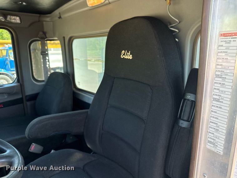 image for item DV2577 2013 Kenworth T800 dump truck