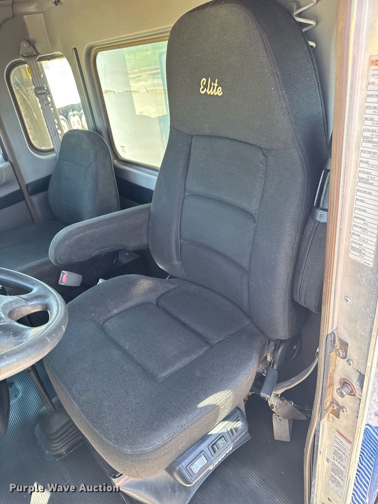 image for item DV2577 2013 Kenworth T800 dump truck