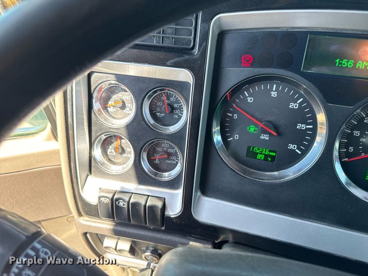 image for item DV2577 2013 Kenworth T800 dump truck