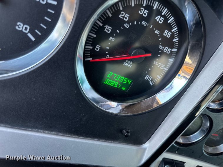 image for item DV2577 2013 Kenworth T800 dump truck