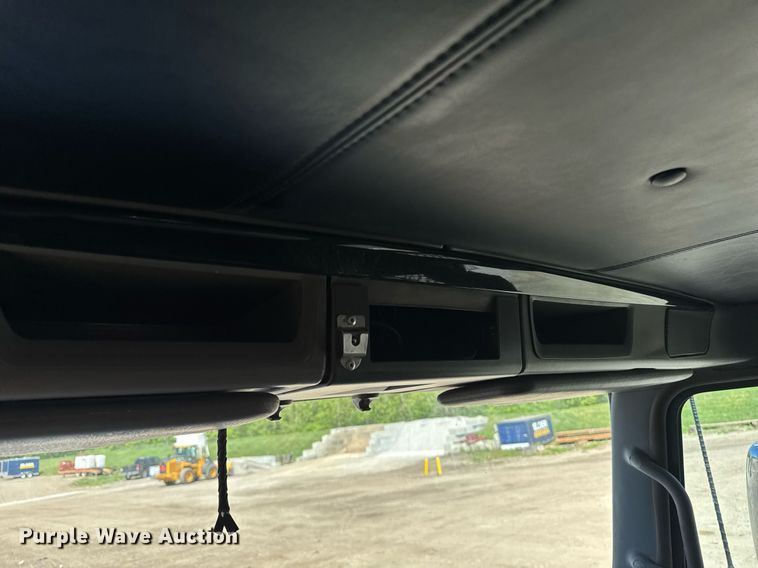 image for item DV2577 2013 Kenworth T800 dump truck