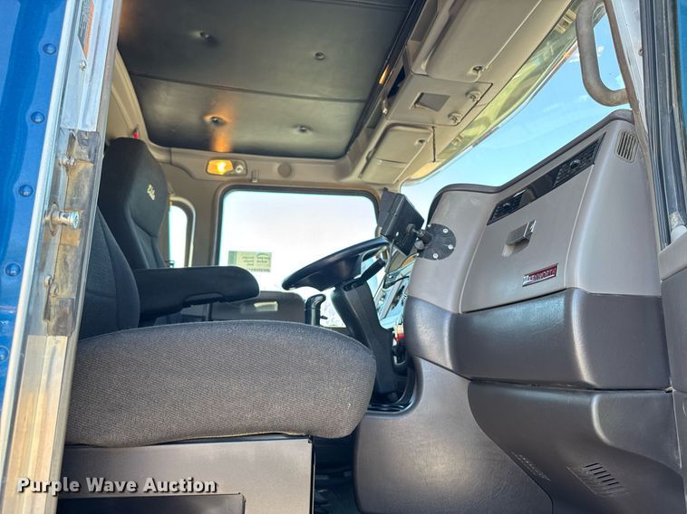 image for item DV2577 2013 Kenworth T800 dump truck