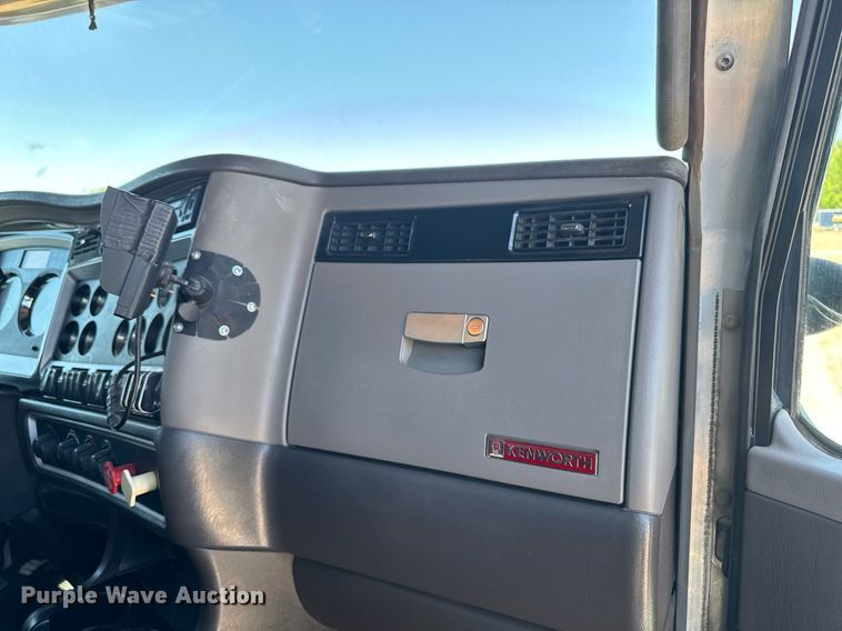 image for item DV2577 2013 Kenworth T800 dump truck