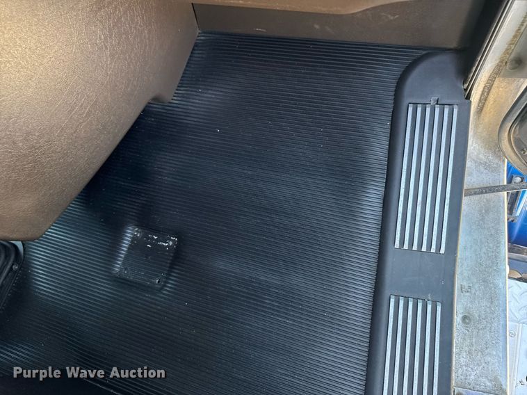 image for item DV2577 2013 Kenworth T800 dump truck