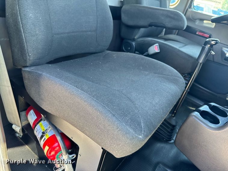 image for item DV2577 2013 Kenworth T800 dump truck