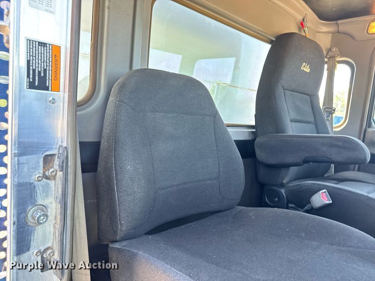 image for item DV2577 2013 Kenworth T800 dump truck