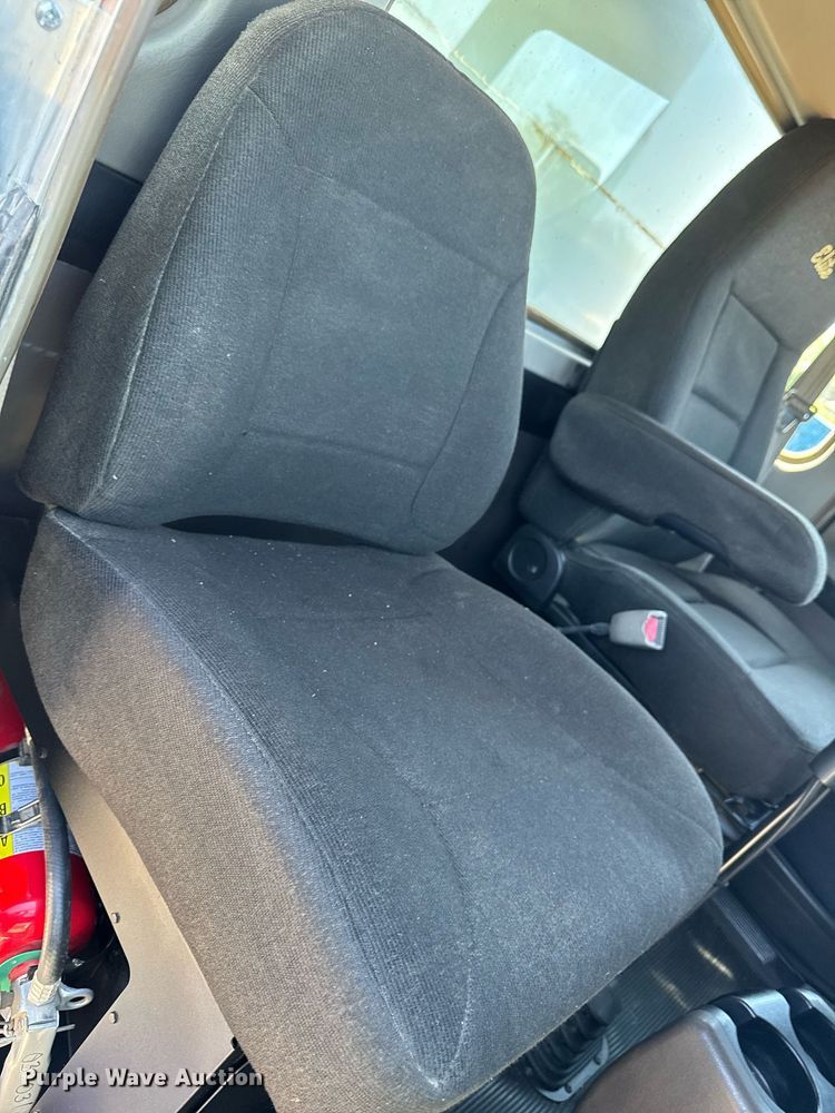 image for item DV2577 2013 Kenworth T800 dump truck