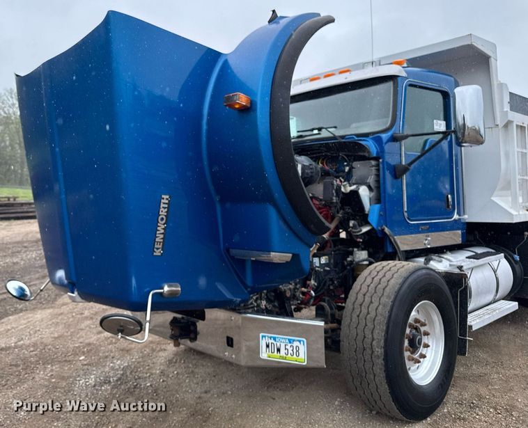 image for item DV2577 2013 Kenworth T800 dump truck