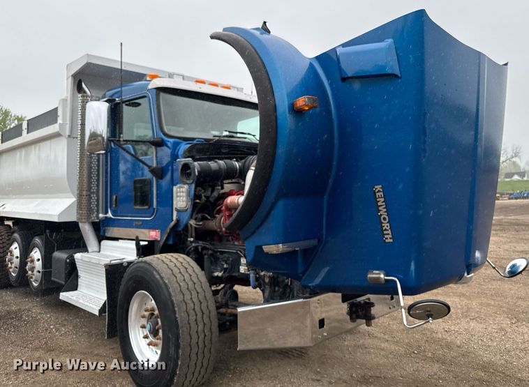 image for item DV2577 2013 Kenworth T800 dump truck
