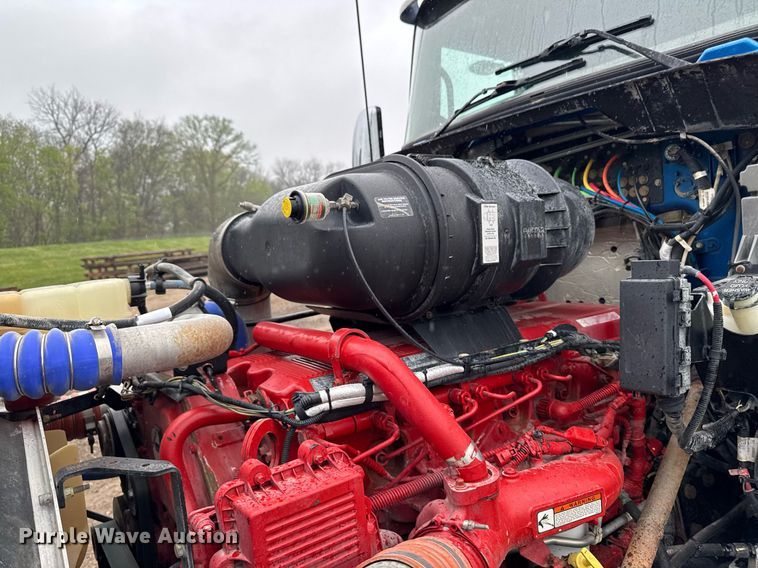 image for item DV2577 2013 Kenworth T800 dump truck