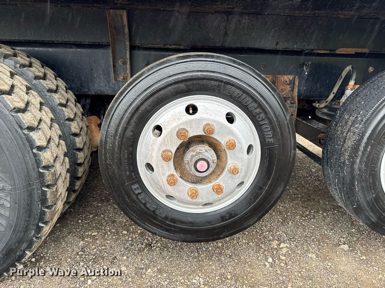 image for item DV2577 2013 Kenworth T800 dump truck