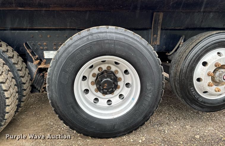 image for item DV2577 2013 Kenworth T800 dump truck