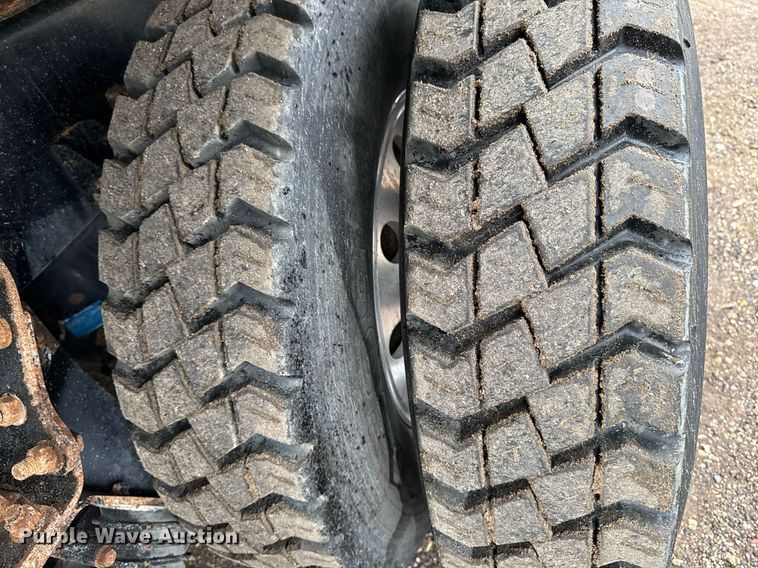 image for item DV2577 2013 Kenworth T800 dump truck