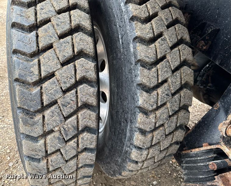 image for item DV2577 2013 Kenworth T800 dump truck