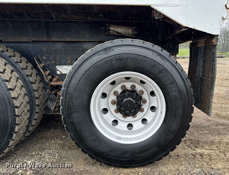 image for item DV2577 2013 Kenworth T800 dump truck