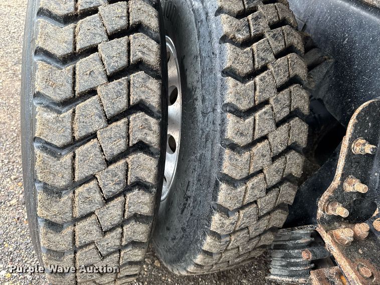 image for item DV2577 2013 Kenworth T800 dump truck