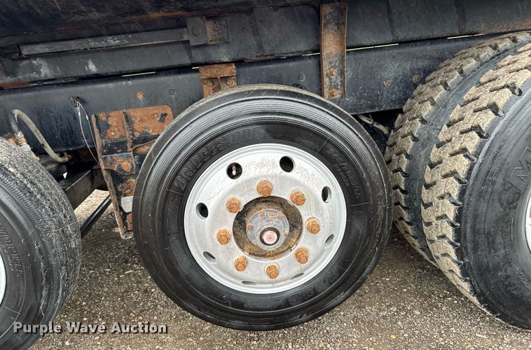 image for item DV2577 2013 Kenworth T800 dump truck