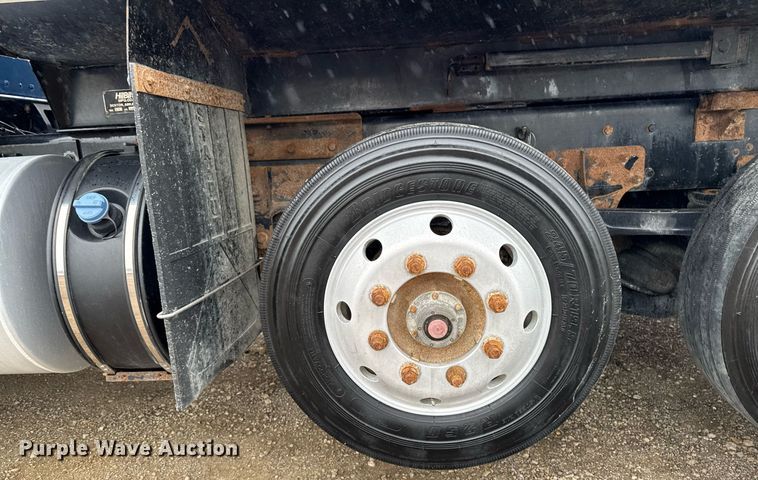 image for item DV2577 2013 Kenworth T800 dump truck