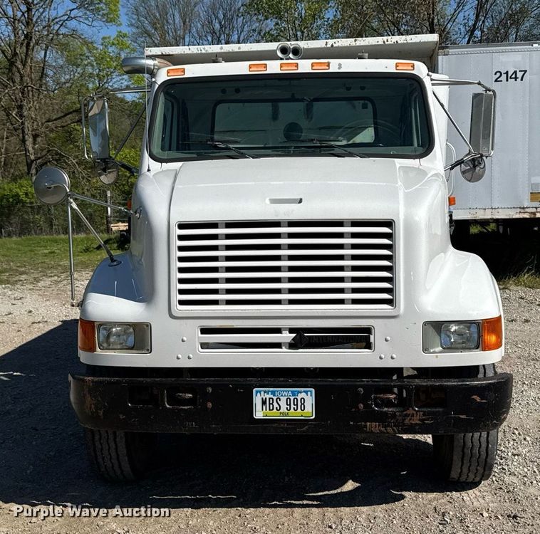 image for item DV2592 2000 International 8100 dump truck