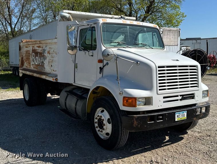 image for item DV2592 2000 International 8100 dump truck