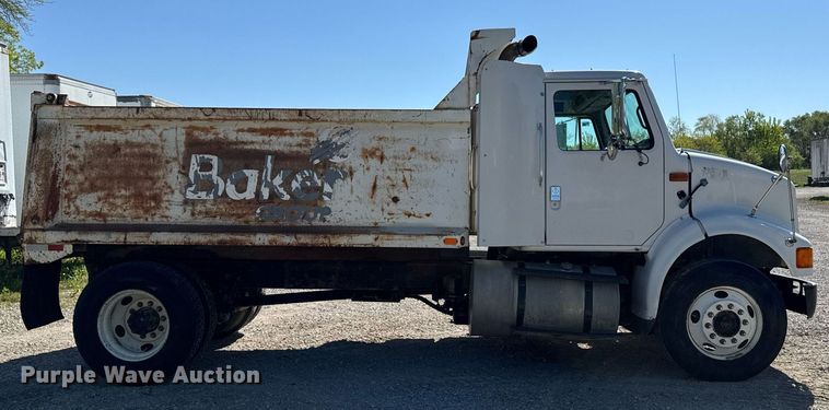 image for item DV2592 2000 International 8100 dump truck
